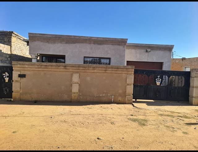 2 BEDROOM HOUSE FOR SALE IN STRETFORD